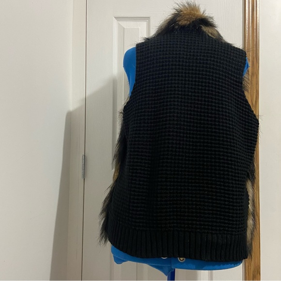 INC International Concept women brown tone faux fur and knit vest. Size 1X. Used - Picture 4 of 7